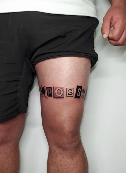 Ce que je tatoue : photographie d'un tatouage texte "impossible"