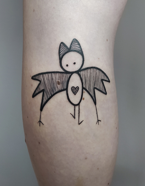 Ce que je tatoue : photographie d'un tatouage de chauve-souris minimaliste