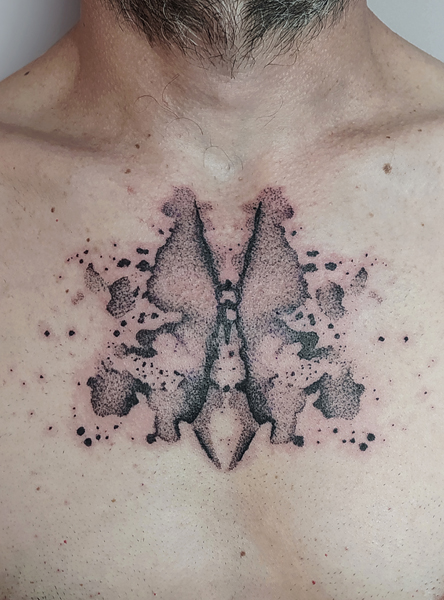Ce que je tatoue : photographie d'un tatouage de test de Rorschach